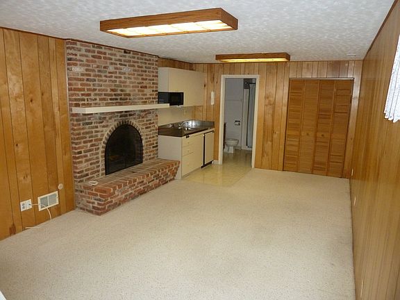 basement bedroom 