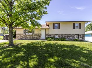 1207 15th St, Wamego, KS 66547