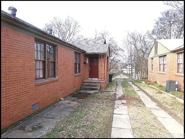 2 bed, 1.0 bath, 817 sqft, $1,175 — Photo 2