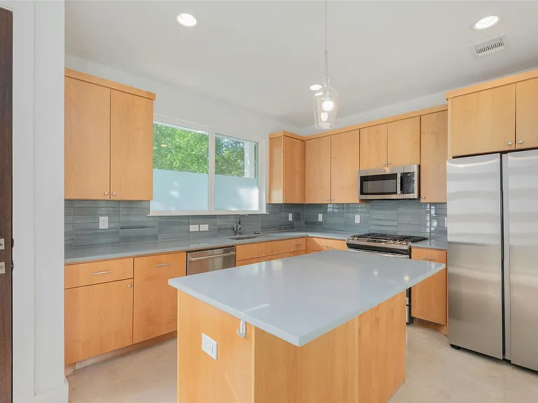 1114 Walton Ln #B — Photo 7