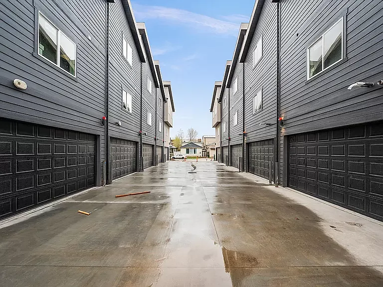 218 W Paxton Ave — Photo 17
