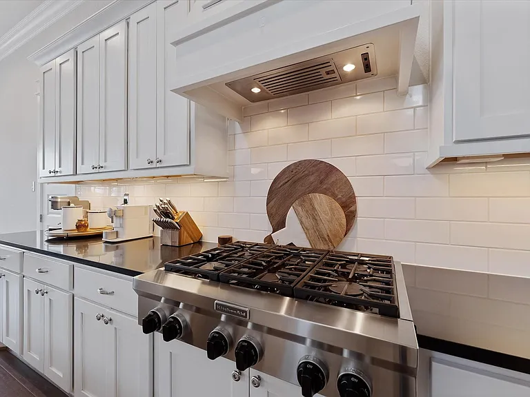 2221 Salt Grass Trl — Photo 11