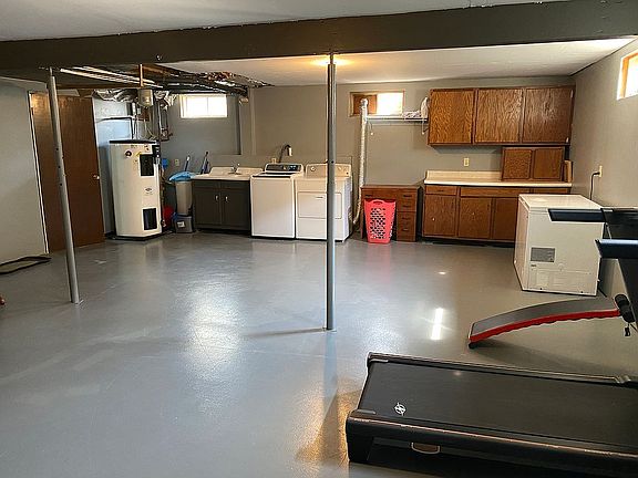 5th image of 170 Hillcrest Dr