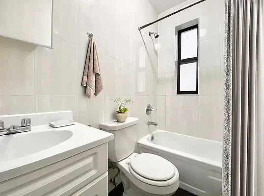 Rented by Voro NYC | media 26