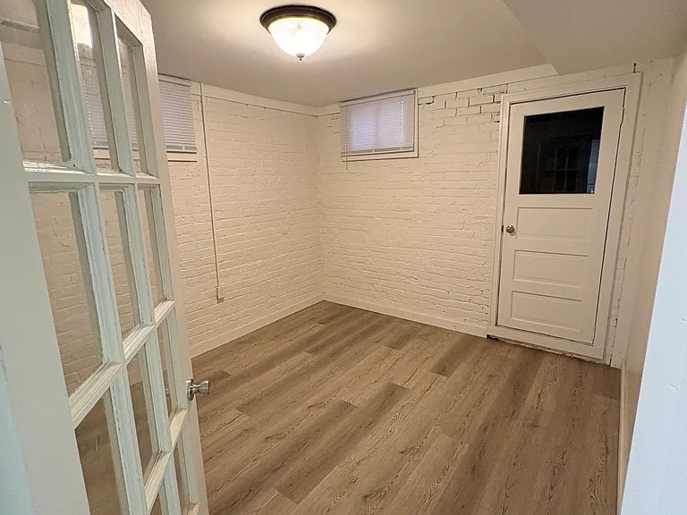 913 Forest Ave — Photo 35