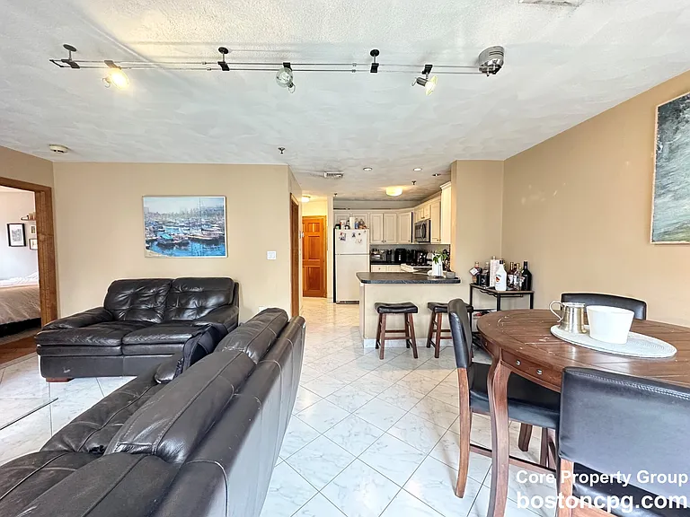237 Hanover St #3A — Photo 7