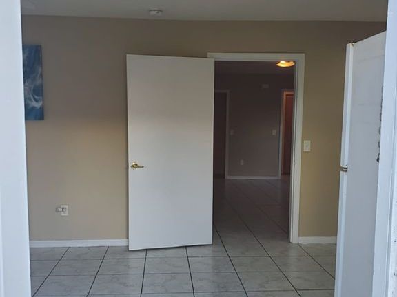 3rd image of 924 Caribbean Dr #B
