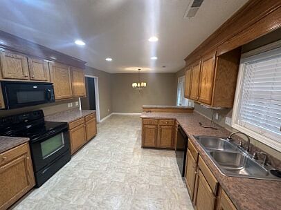 5th image of 3385 Valencia Dr