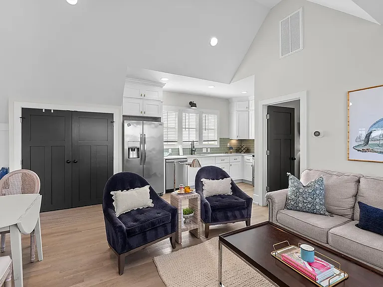 920 Lawrence Ave #B — Photo 9