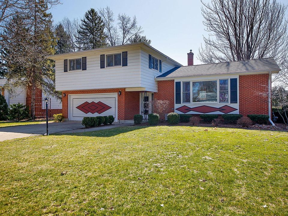 1st image of 26W139 Blackhawk Dr