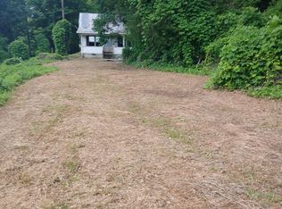 980 Bess Daniels Dr, Prestonsburg, KY 41653