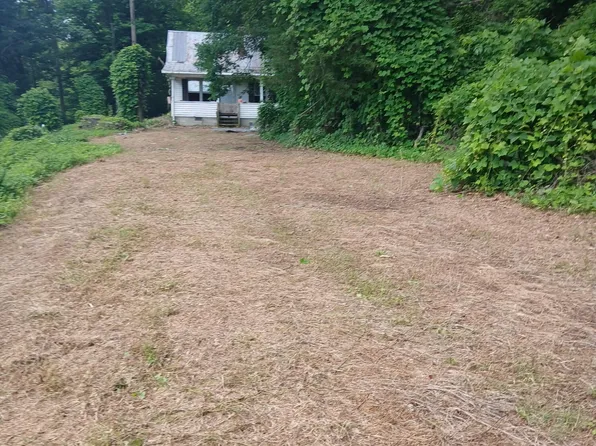 980 Bess Daniels Dr, Prestonsburg, KY 41653