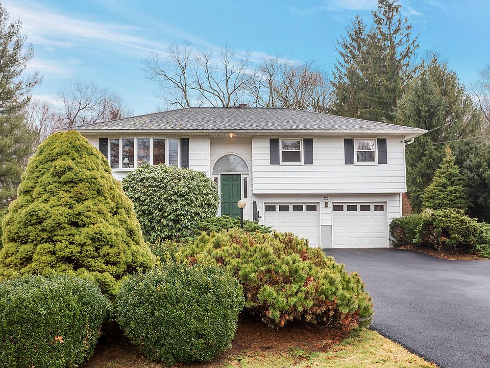 1st image of 22 Seven Oaks Ln