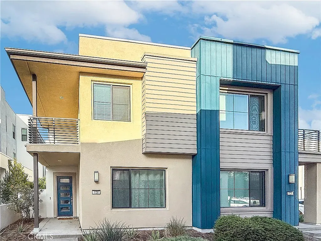 4 bed, 2021 sqft, $5,800 — Photo 1