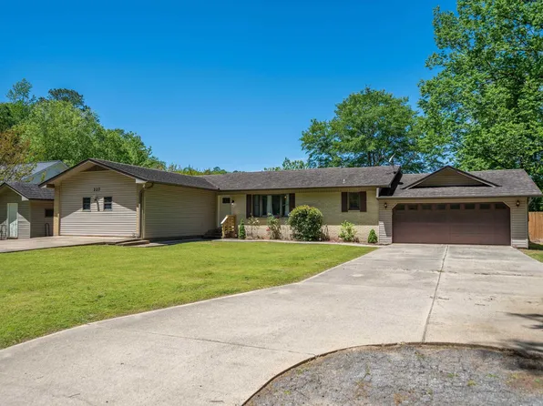 227 Lost Lake Dr, Hot Springs National Park, AR 71913