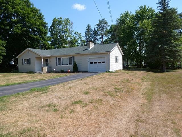 2nd image of 22 Meadow Ln
