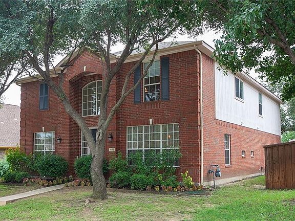 3rd image of 1668 Castle Rock Dr