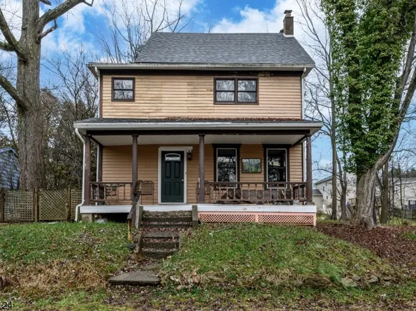 30 Henderson St, Oxford Twp., NJ 07863