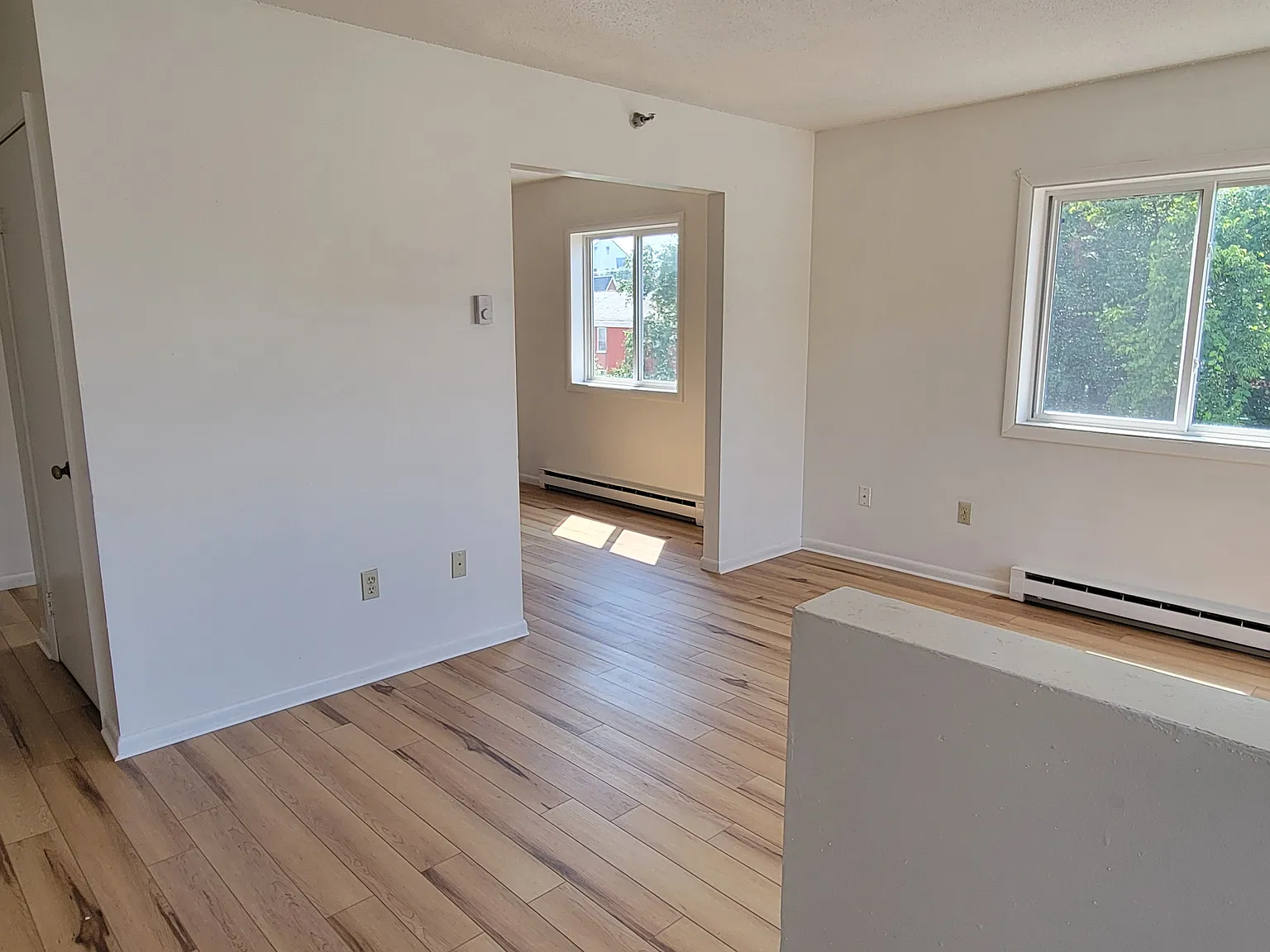 3 bed, 1250 sqft, $3,100 — Photo 2