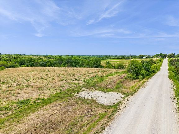 3rd image of Peru Rd