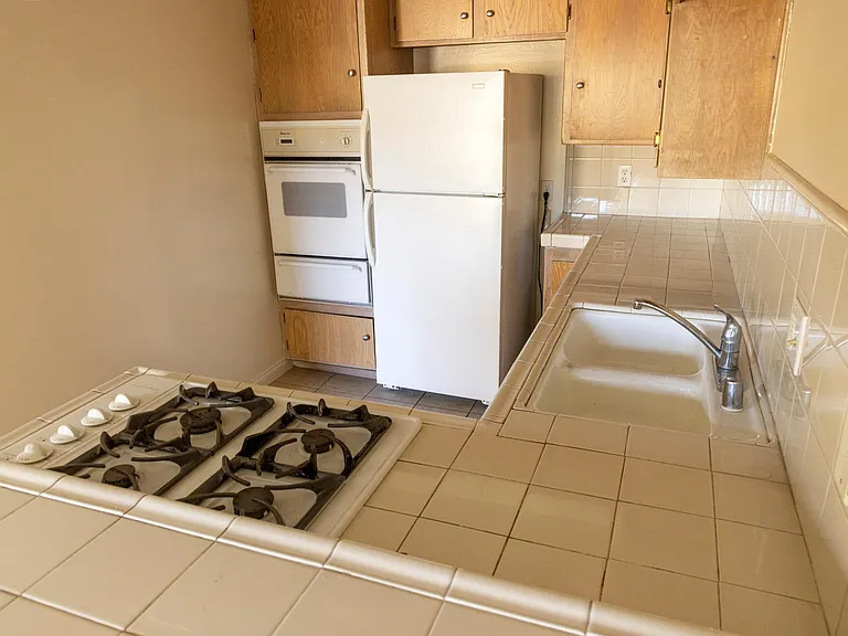 8740 Owensmouth Ave #14 — Photo 22