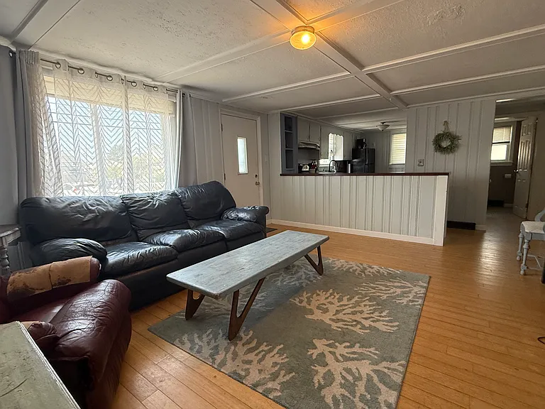 150 Northern Blvd — Photo 12