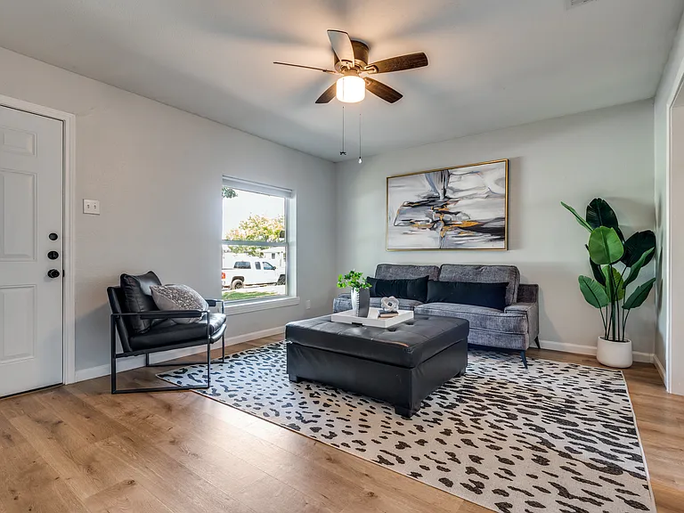 406 Freeman St — Photo 3
