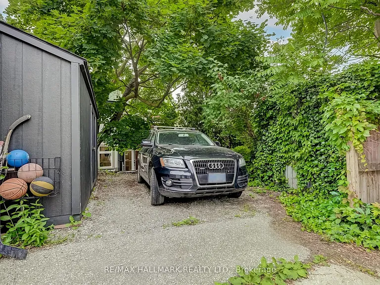 584 Logan Ave — Photo 30
