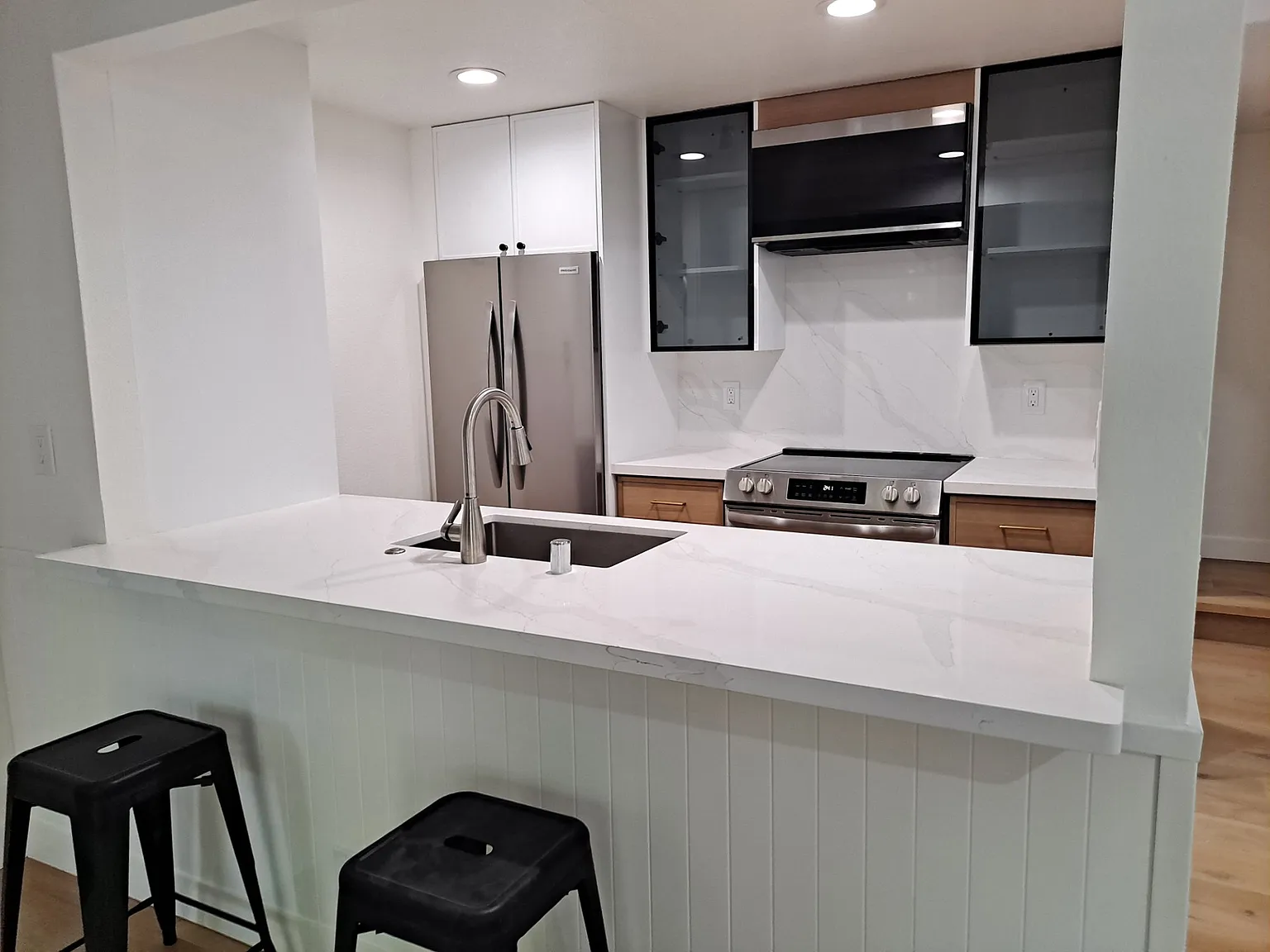 1 bed, 1.5 bath, 970 sqft, $3,200 — Photo 3