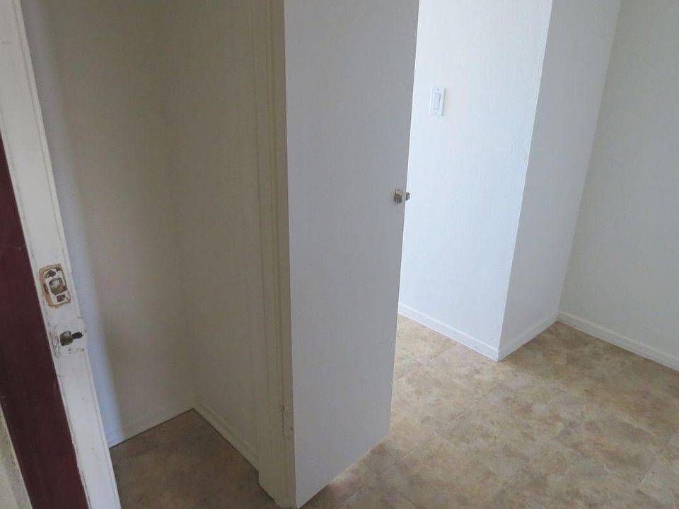 Entry Way and Entry Coat Closet