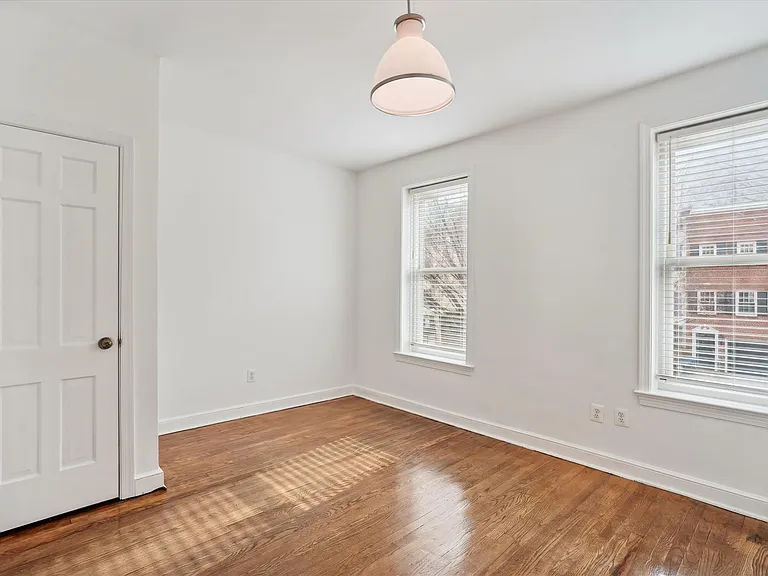 2431 I St NW #B — Photo 6