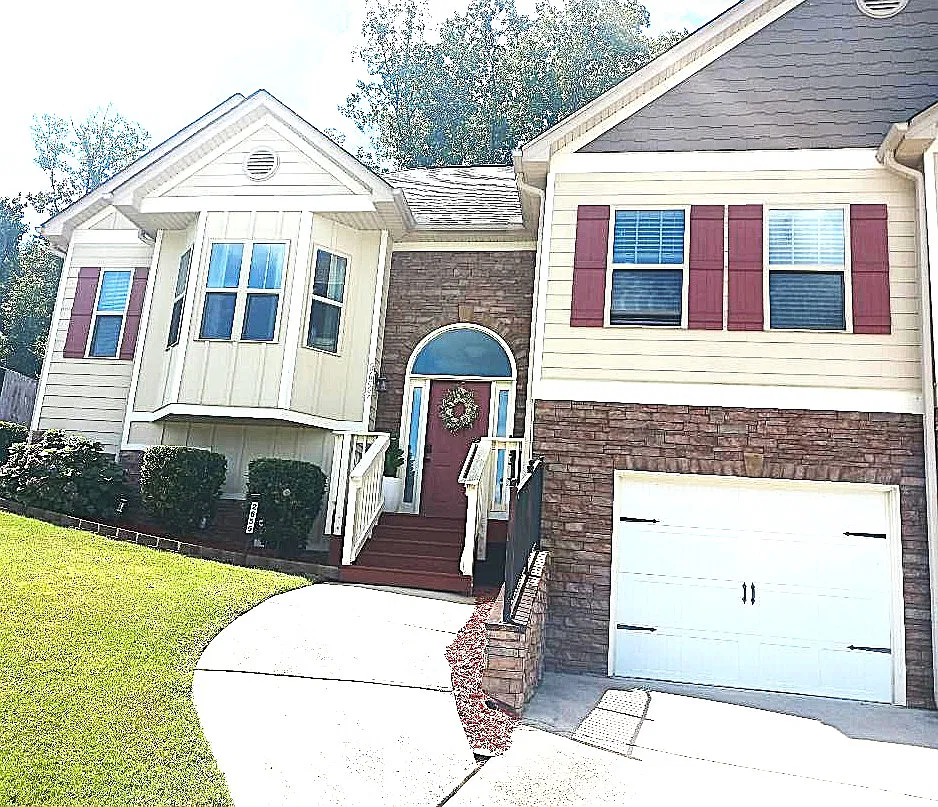 4 bed, 3000 sqft, $2,500 — Photo 2