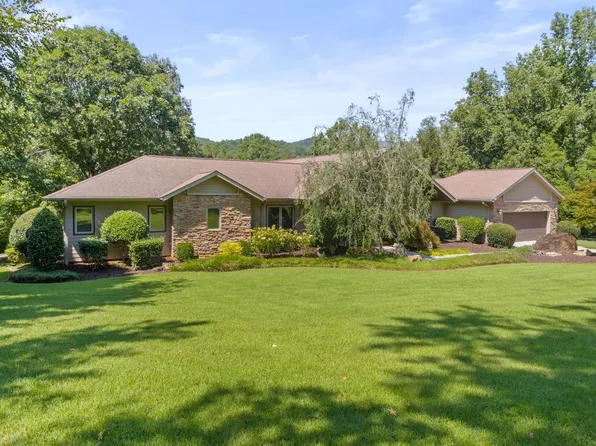 19 Crown Ridge Rd, Travelers Rest, SC 29690