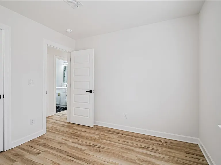825 N 7th St — Photo 24