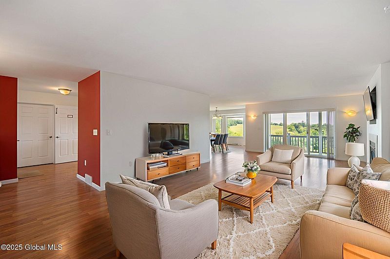 4th image of 145 Edgewood Drive