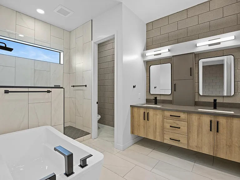 377 E Windsor Ave #5 — Photo 3