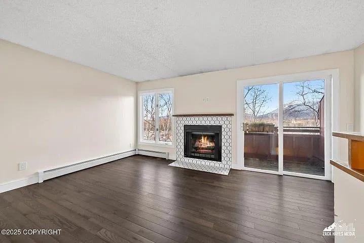 2 bed, 2.0 bath, 940 sqft, $1,950 — Photo 2