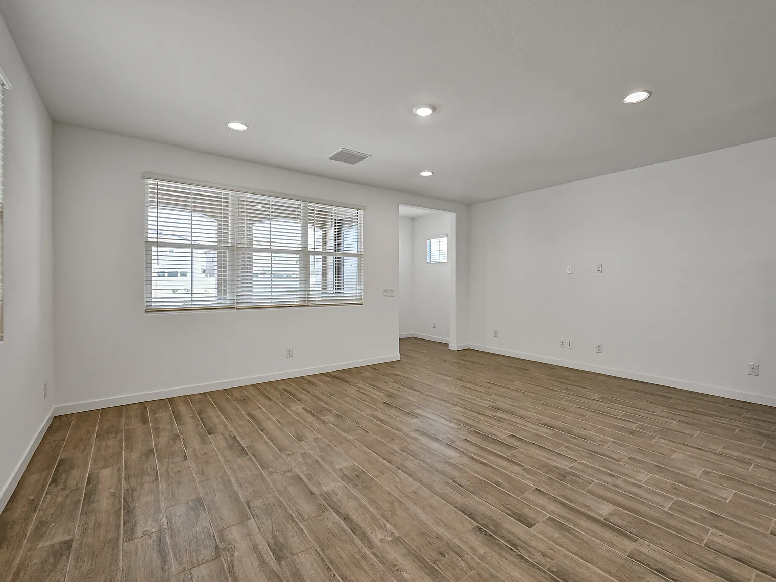3 bed, 2.5 bath, 1742 sqft, $2,350 — Photo 4
