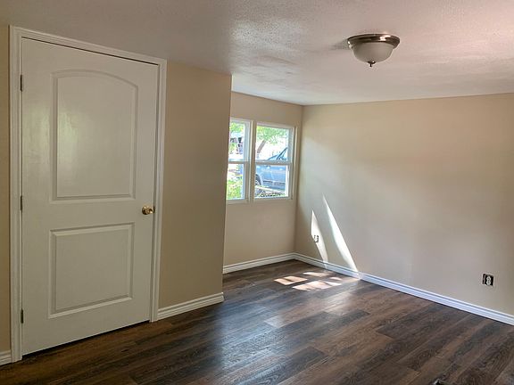 5th image of 633 Fir Ln
