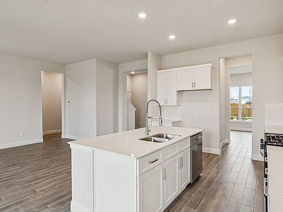 5th image of 813 Palazzo Pl