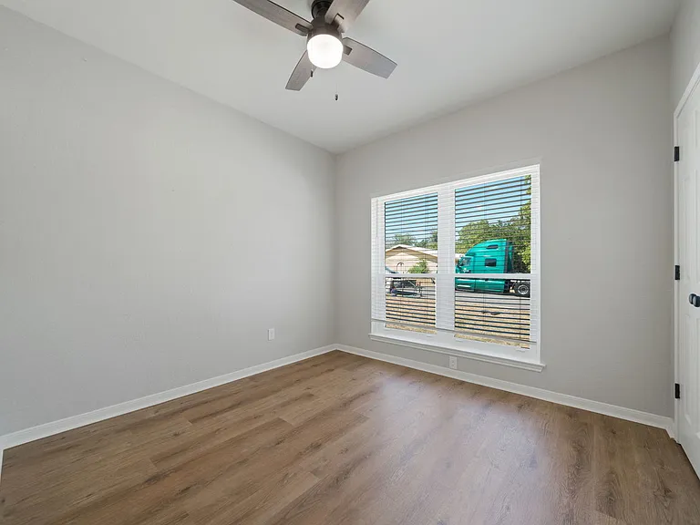 521 Clearfield Dr — Photo 12