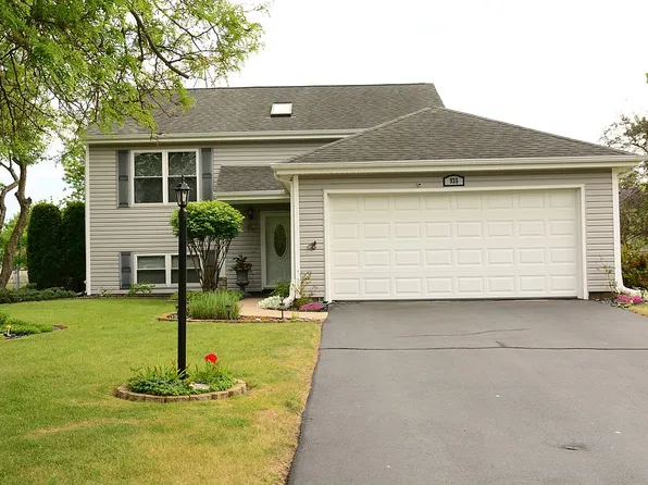 935 Revere Ln, Island Lake, IL 60042