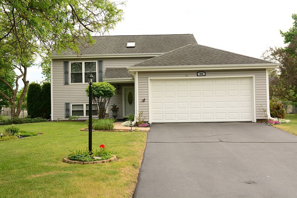 935 Revere Ln - Property Image