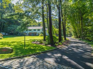 10 Saw Mill Ln, Cold Spring Harbor, NY 11724