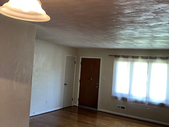 3rd image of 100 Haviland Dr