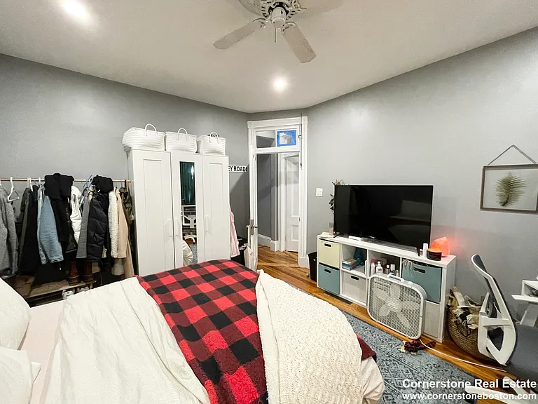 18 Sunset St #3 — Photo 8