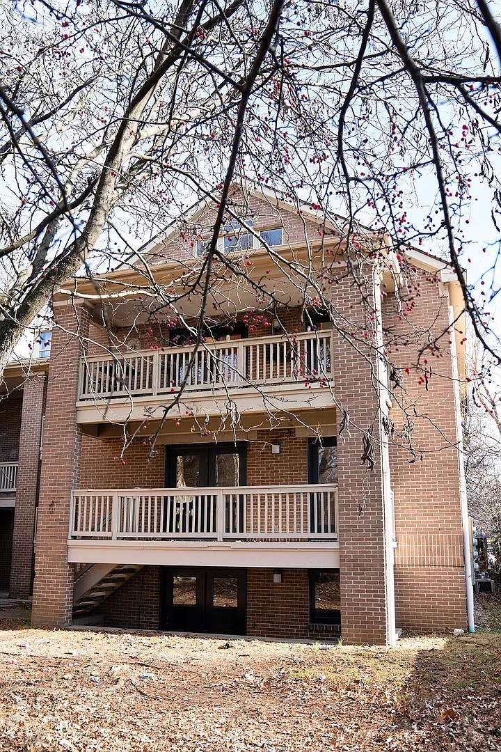 (28) 201 E. 16th Avenue — Photo 1