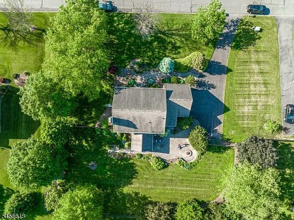 3rd image of 3 Glen View Dr