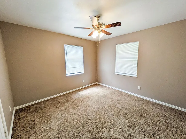 1624 Franklin Ave — Photo 17