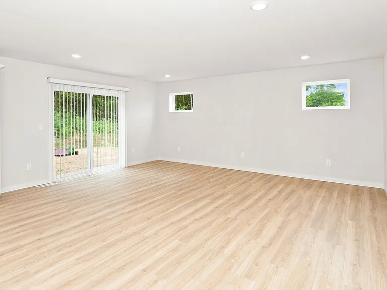 8130 Crestbrook Ct — Photo 3